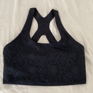 Set. Gap Fit Eclipse Sz Sm, black snakeskin, 3/4 length pant + racerback bra set